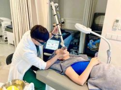 Da mặt nổi gân máu có nguy hiểm không? Cách điều trị mặt nổi gân máu