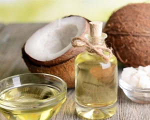 Dầu dừa có tác dụng gì cho da. Cách sử dụng dầu dừa nguyên chât.