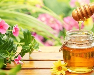 Mật ong có tác dụng gì? Uống nghệ với mật ong có giảm cân không?