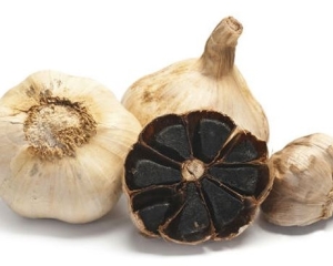 Tỏi đen có tác dụng trị bệnh gì? Ăn tỏi đen có tốt không? Mua ở đâu?